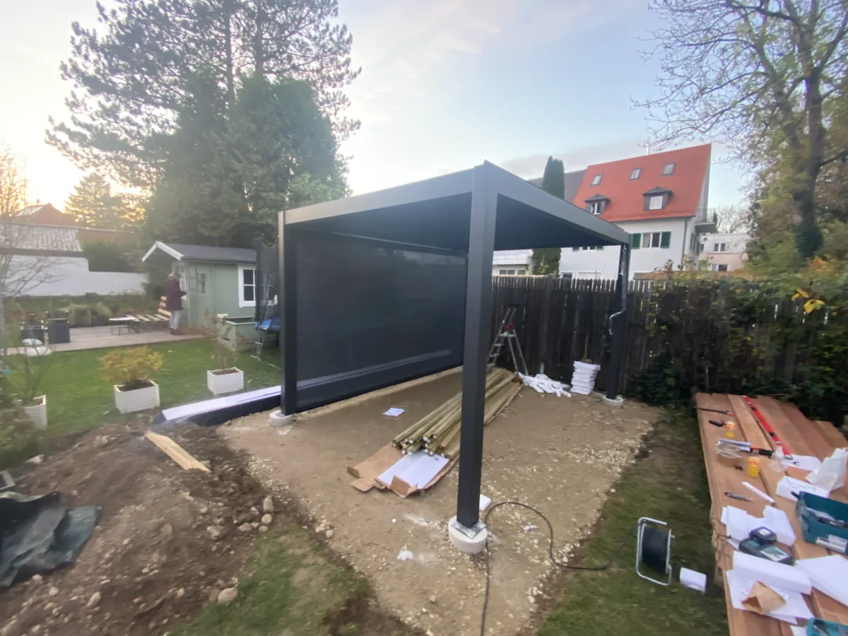Terrasse während des Aufbaus